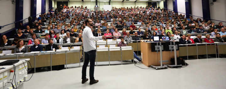 Referent Martin Kramer mit Publikum